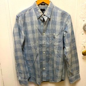 Men’s J. Crew Slim button shirt in medium